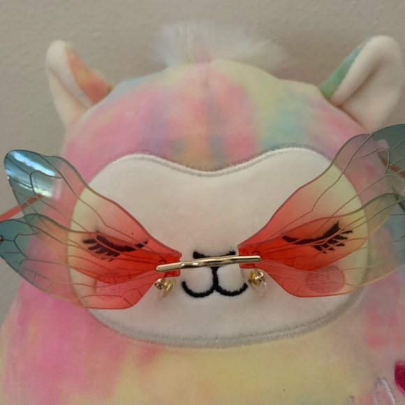 FINAL SALE PRICE Butterfly Sunglasses 🦋 - Picture 2 of 7